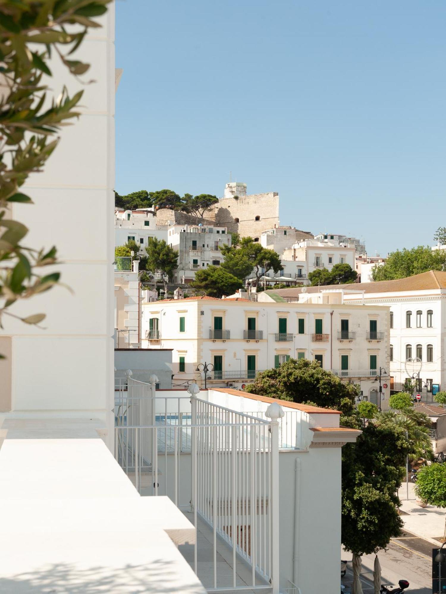 Tra Cielo E Mare Hotel Vieste Bagian luar foto